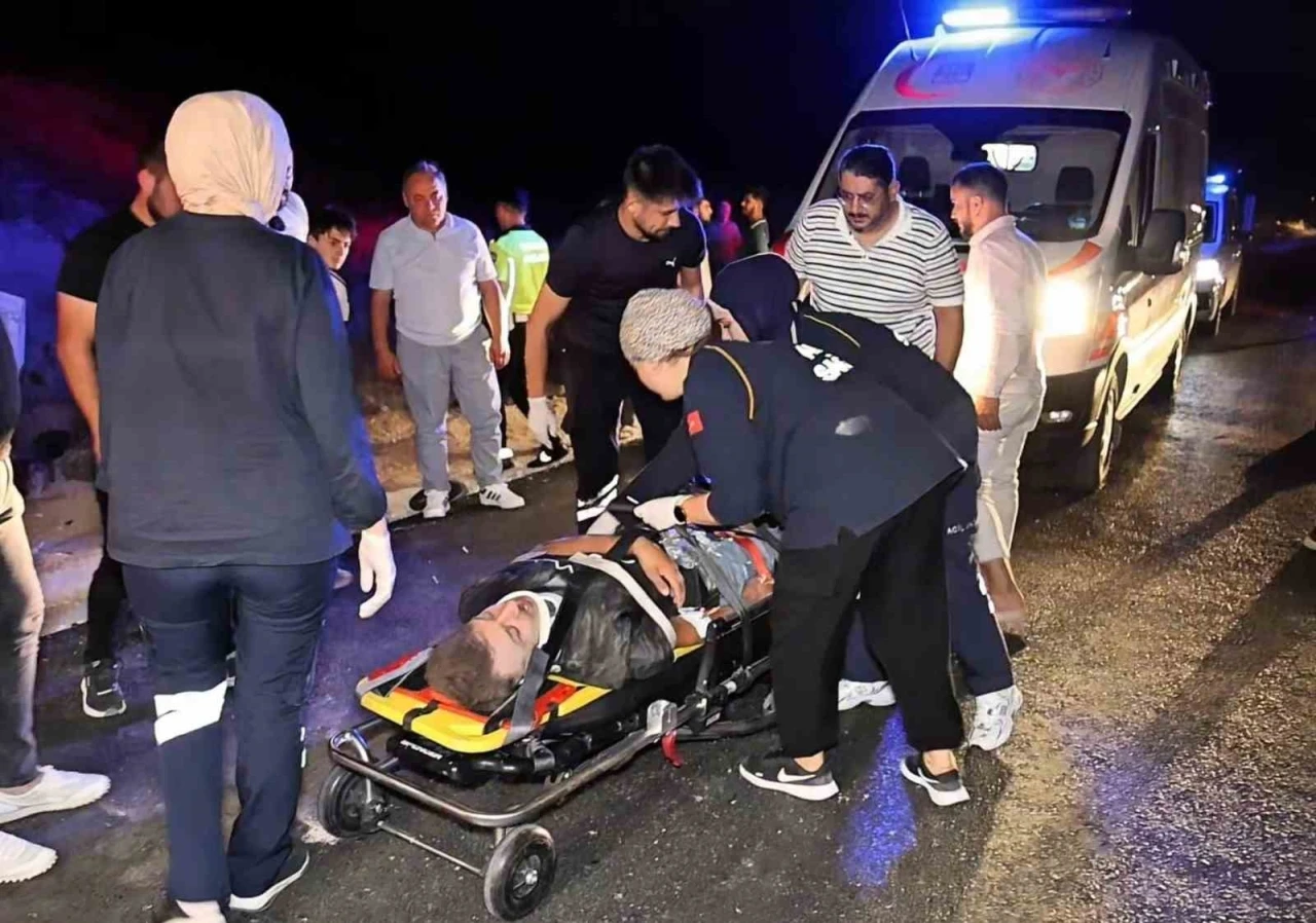 Alkollü ve ehliyetsiz sürücünün kontrolünden çıkan araç şarampole takla attı: 2 yaralı
