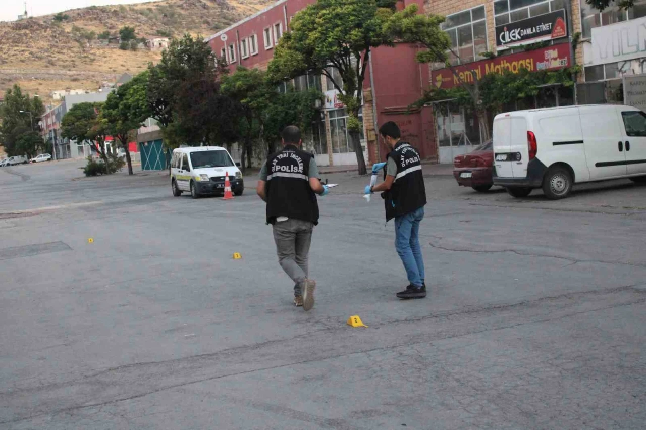 Alkolün sonu kötü bitti, aracına kurşun yağdırdılar

