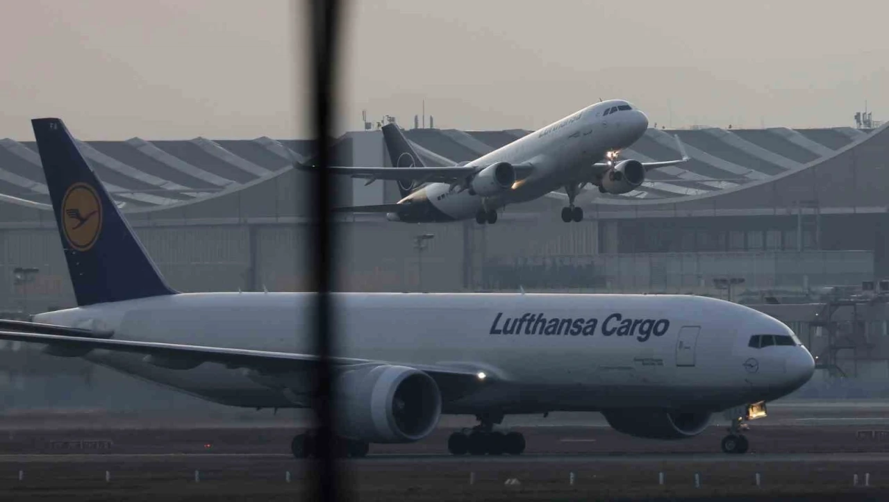 Almanya’da artan maliyetler hava yollarını vurdu: Lufthansa haftada 100 iç hat uçuşunu iptale hazırlanıyor
