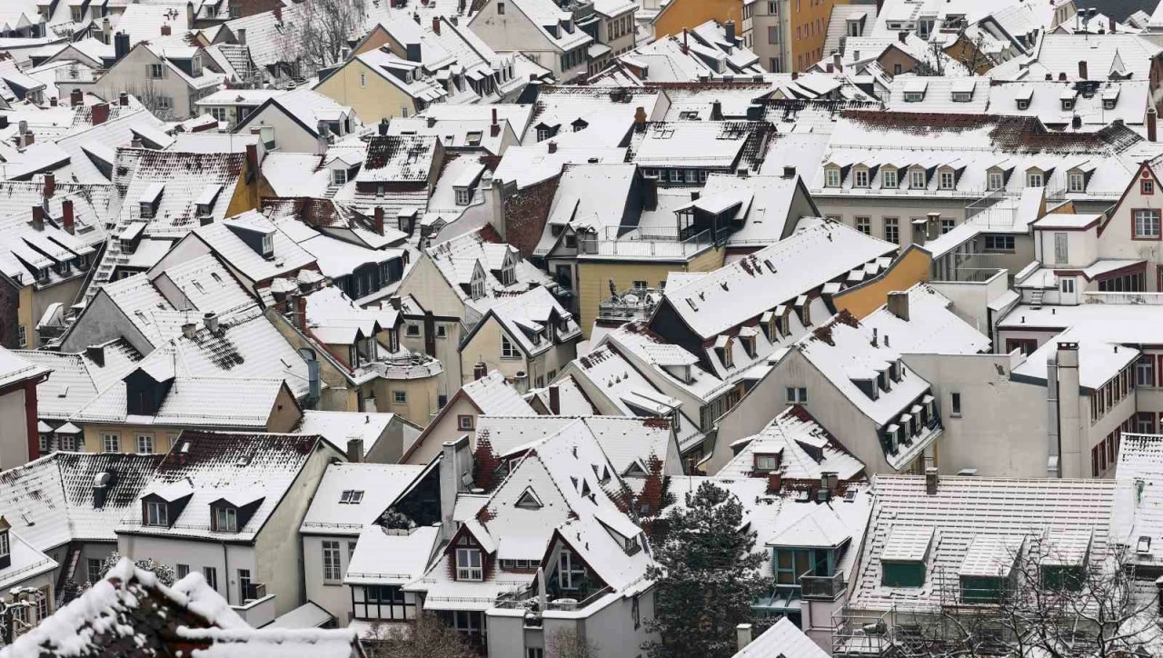 Almanya&rsquo;da "Elli" kar fırtınası: Okullar tatil edildi
