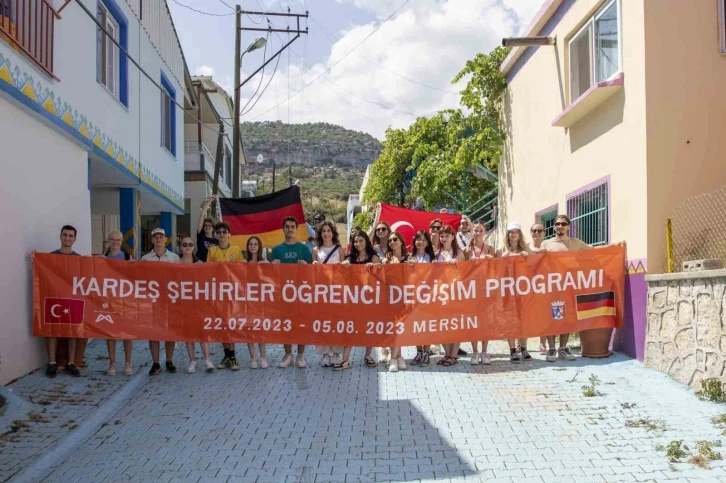 Almanya’dan gelen öğrenciler yeni bir kültürü deneyimlemenin keyfini çıkarıyor