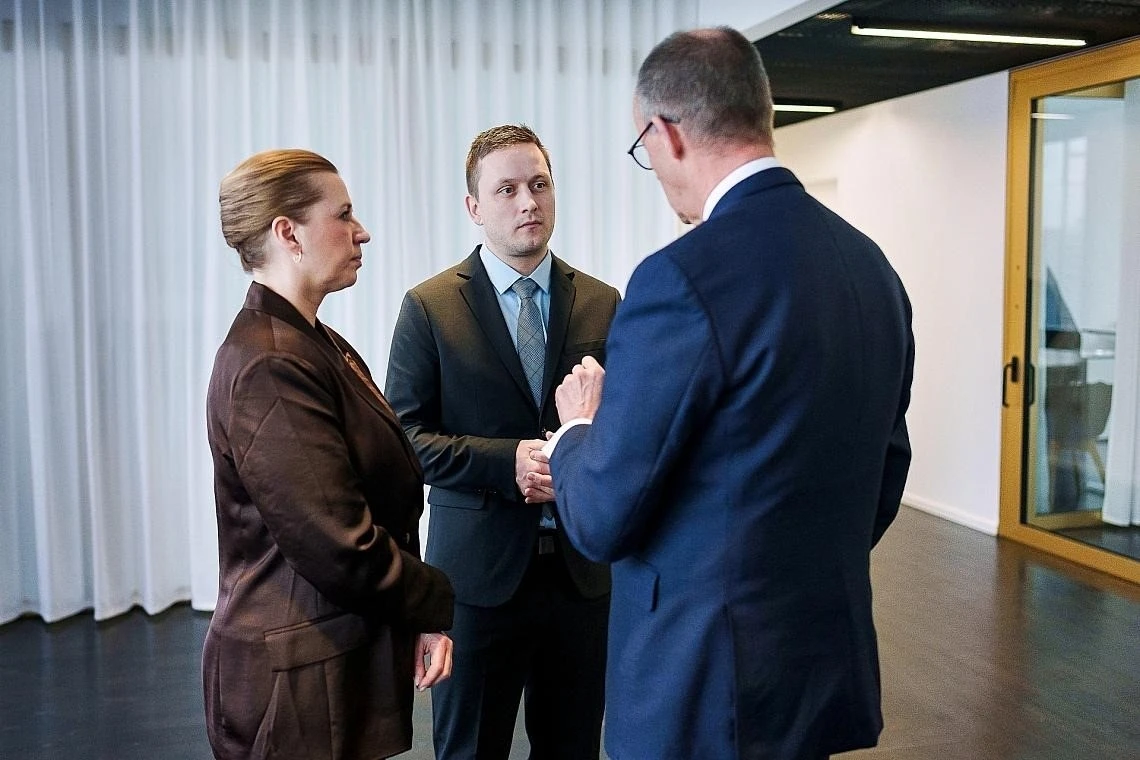 Almanya, Danimarka ve Gr&ouml;nland liderleri arasında &uuml;&ccedil;l&uuml; zirve
