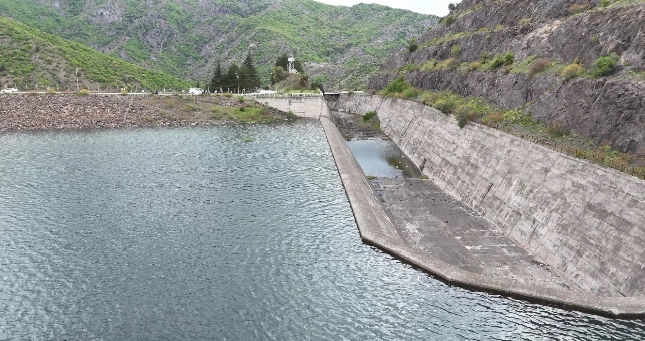 Almus Barajı&rsquo;nda dolusavağa 50 santim kaldı
