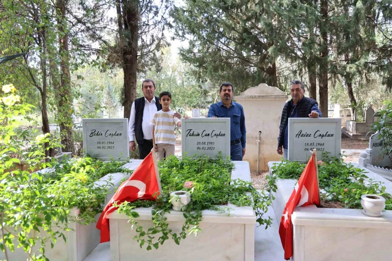 Alpargün Apartmanı’nda karar çıktı, hayatını kaybedenlerin yakınları kabir başlarında
