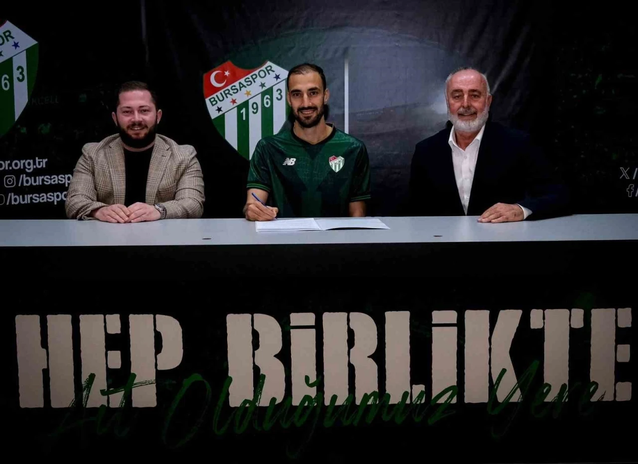 Alperen Babacan, Bursaspor’a imzayı attı
