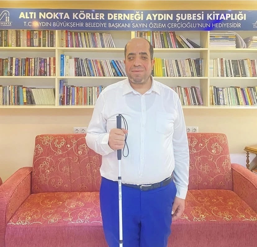Altı Nokta K&ouml;rler Derneği Aydın Şube Başkanı &Ouml;zen: "Beyaz baston &ouml;zg&uuml;rl&uuml;kt&uuml;r"

