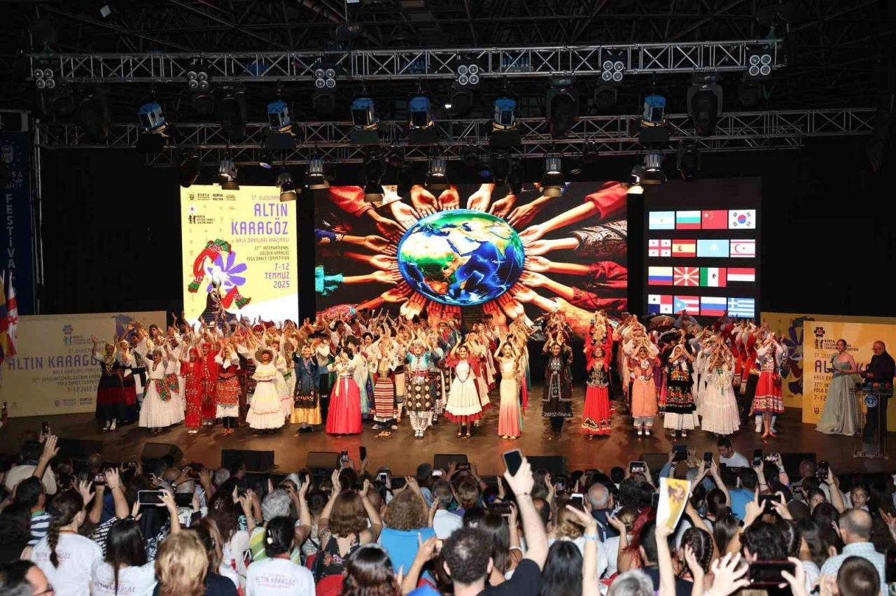 Altın Karagöz Halk Dansları heyecanı Bursa’yı sardı
