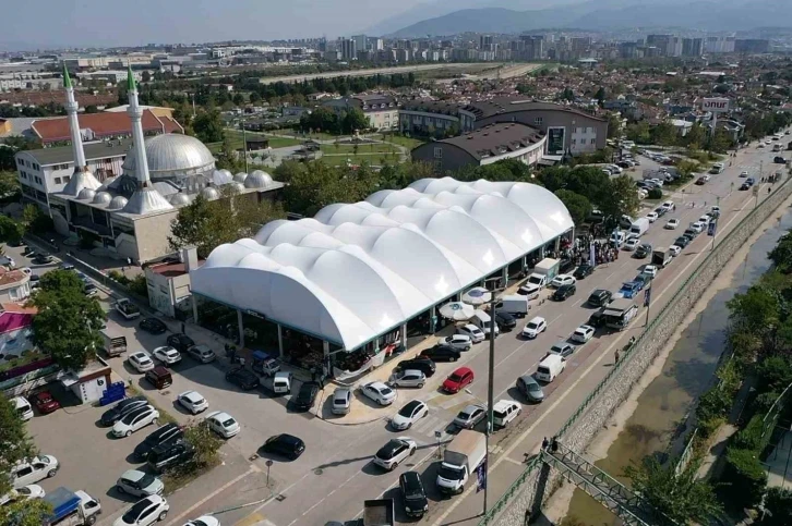 Altınşehir&rsquo;de modern kapalı pazar alanı a&ccedil;ıldı
