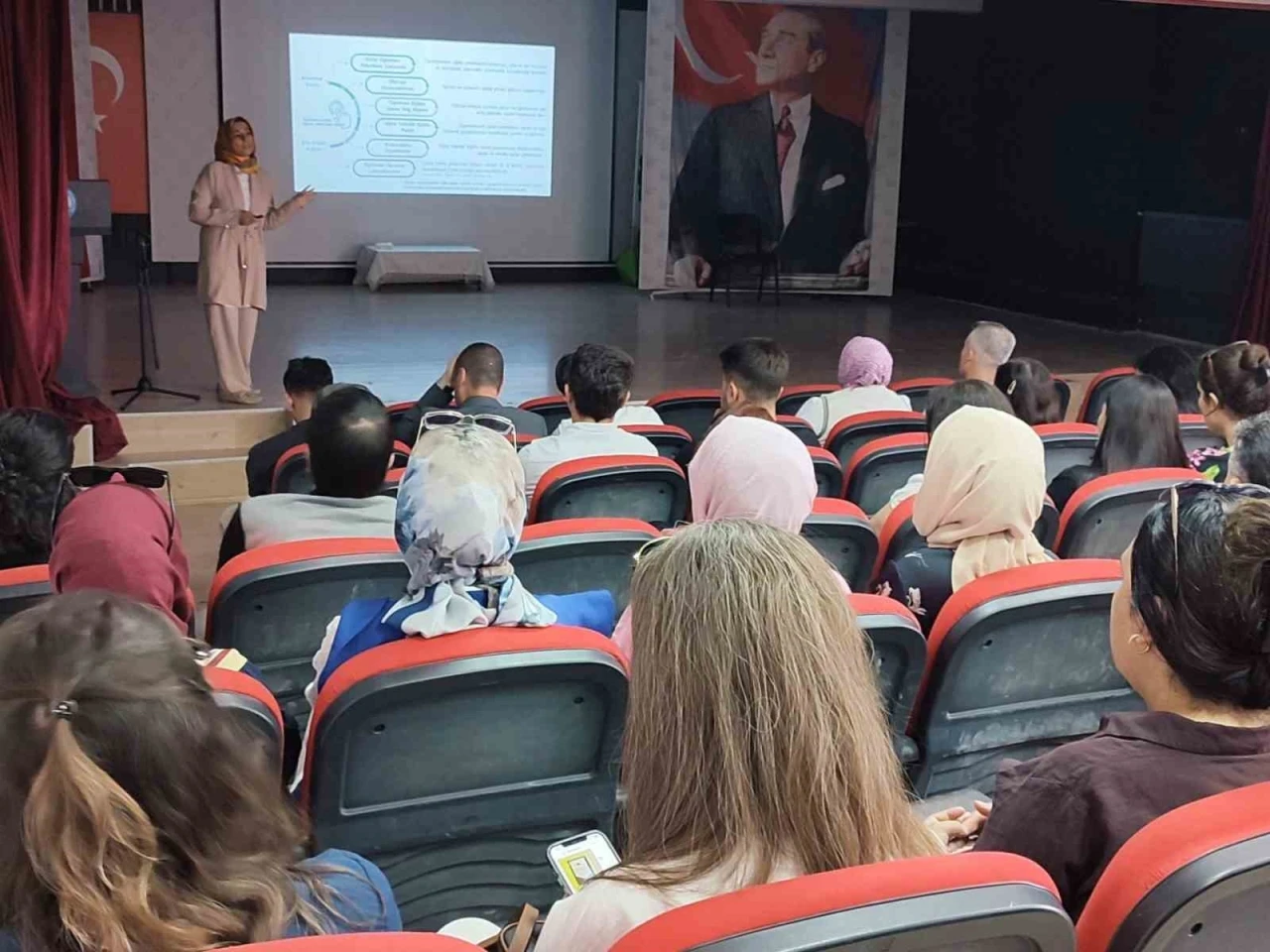 Altıntaş&rsquo;ta &ouml;ğretmen eğitimi dijital ekosistemi projesi tanıtım faaliyeti ger&ccedil;ekleştirildi
