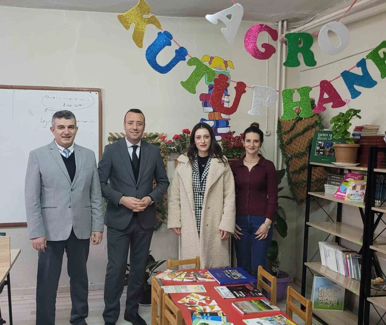 Altıntaş’ta Zafer İlkokulunda &quot;AGRO Kütüphanesi&quot; oluşturuldu
