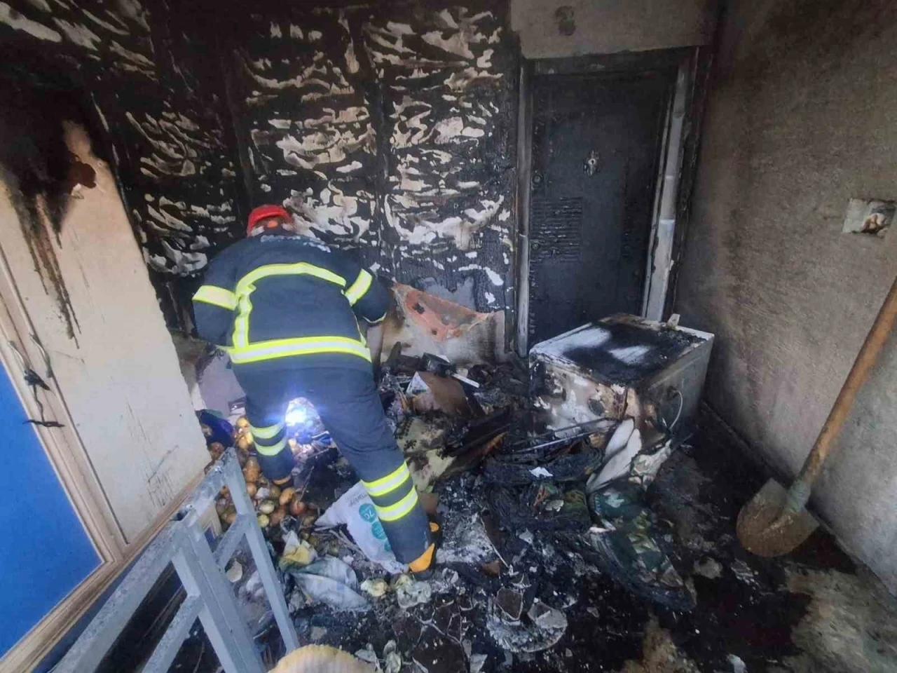 Altıntaş Zafertepeçalköy’de ev yangını korkuttu
