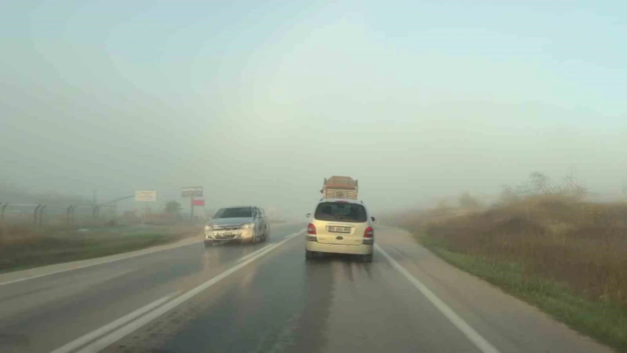 Amasya-Çorum karayolunda yoğun sis etkili oldu