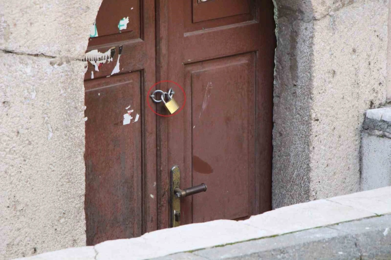 Amasya’da 9 türbeye kilit
