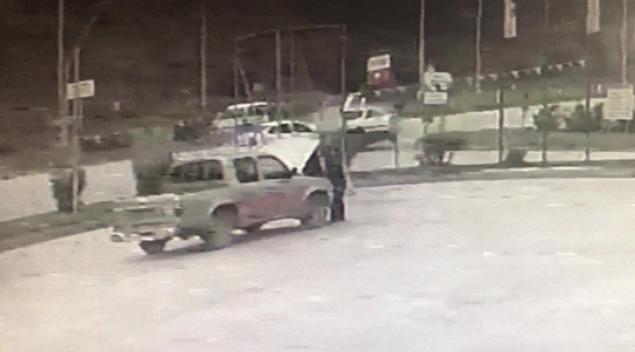 Amasya’da iki otomobil kavşakta çarpıştı: Kaza anı kamerada
