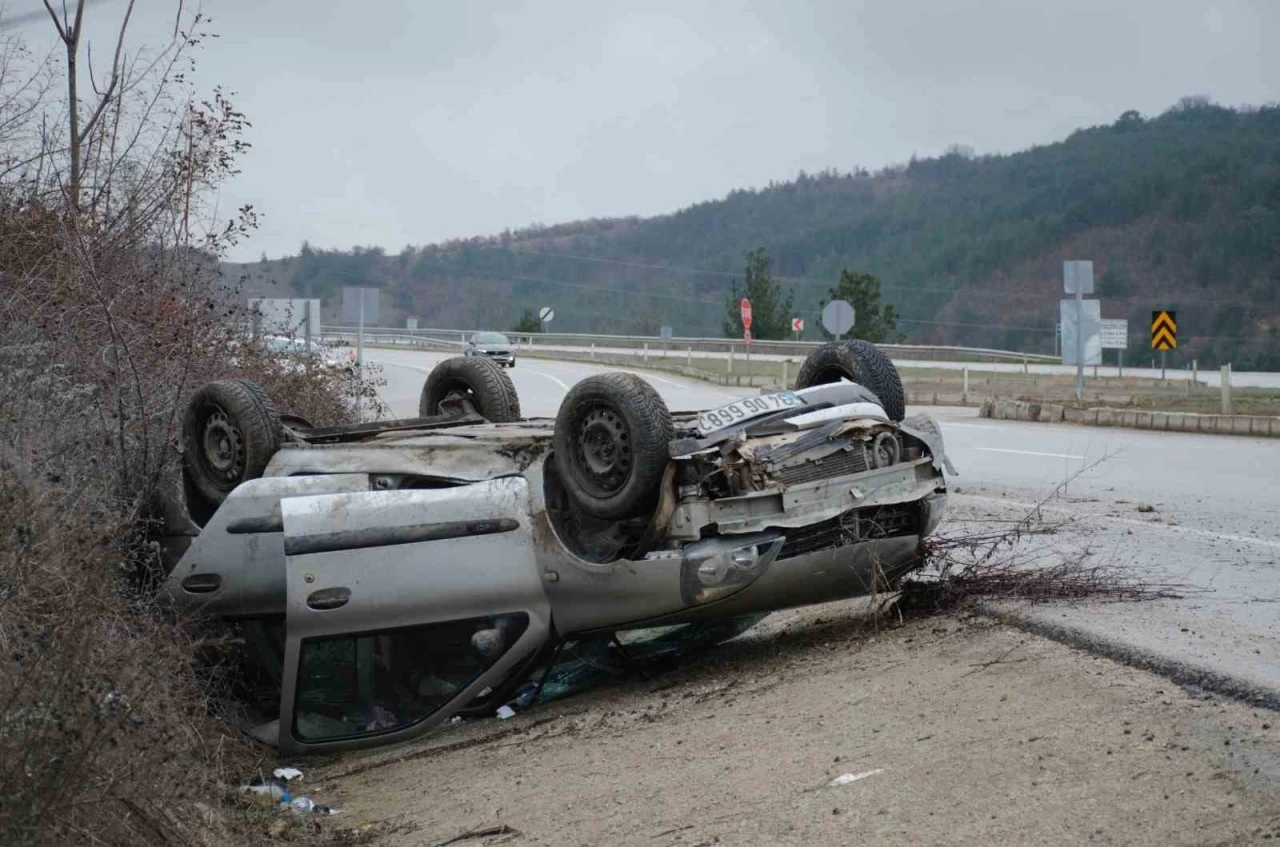 Amasya’da otomobil takla attı: 1’i ağır 3 yaralı