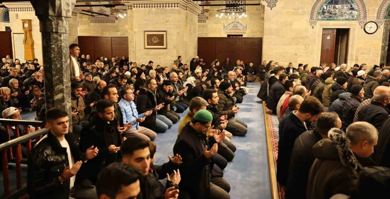 Amasya&rsquo;da Regaip Kandili idrak edildi
