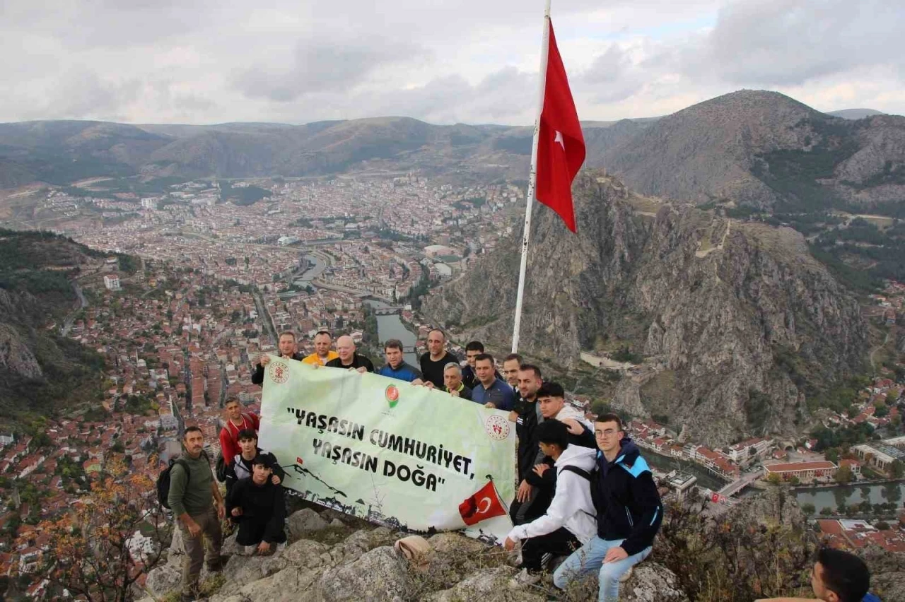 Amasya’nın zirvesinde ‘Cumhuriyet doğa yürüyüşü’