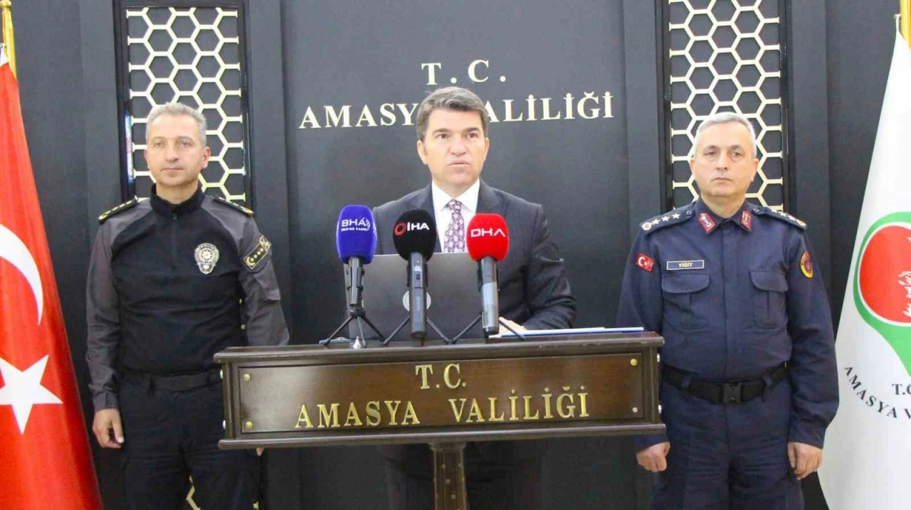 Amasya Valisi, çocukları ücretsiz kursa davet etti: &quot;Yüzme bilmeyen kalmasın&quot;
