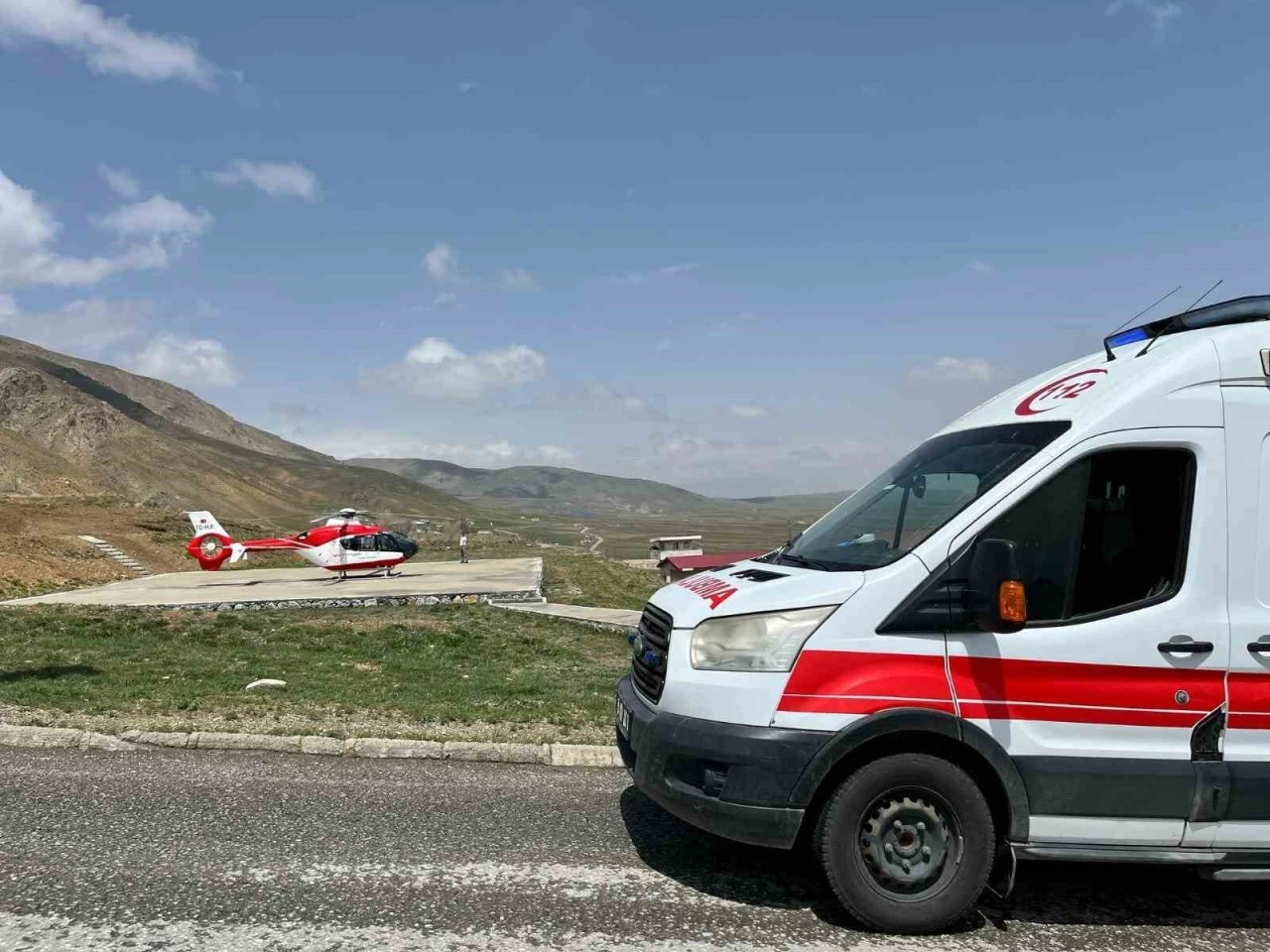 Ambulans helikopter kafa travması geçiren hasta için havalandı
