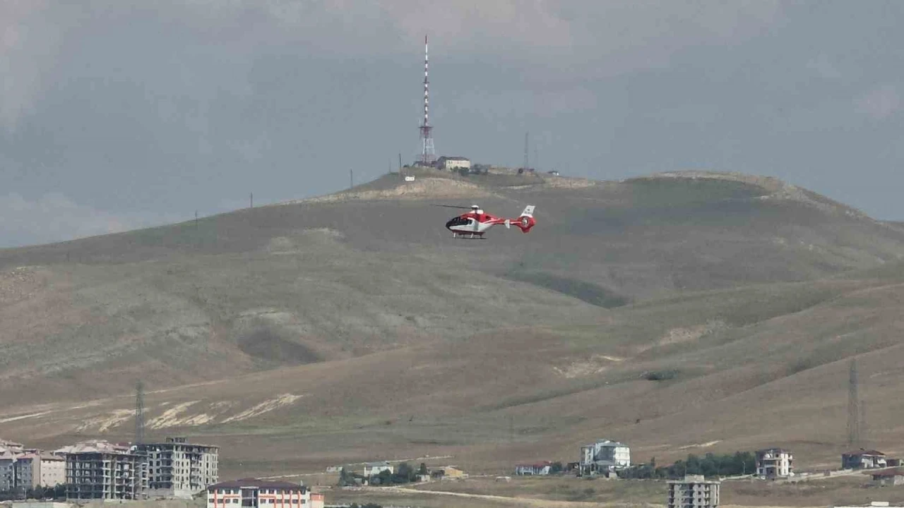 Ambulans helikopter kalp hastası i&ccedil;in havalandı
