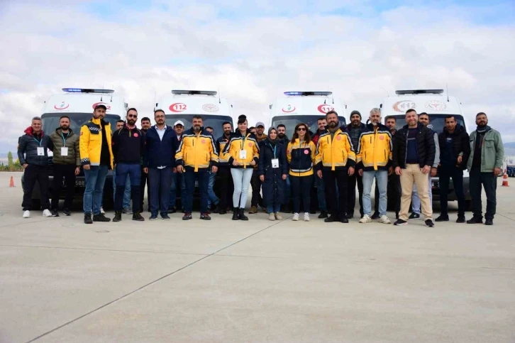 Ambulans s&uuml;r&uuml;c&uuml;lerine &lsquo;Ambulans S&uuml;r&uuml;ş G&uuml;venliği&rsquo; eğitimi
