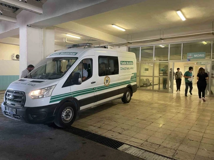 Amcası diye aldığı cenaze kadın cenazesi çıkınca şok oldu
