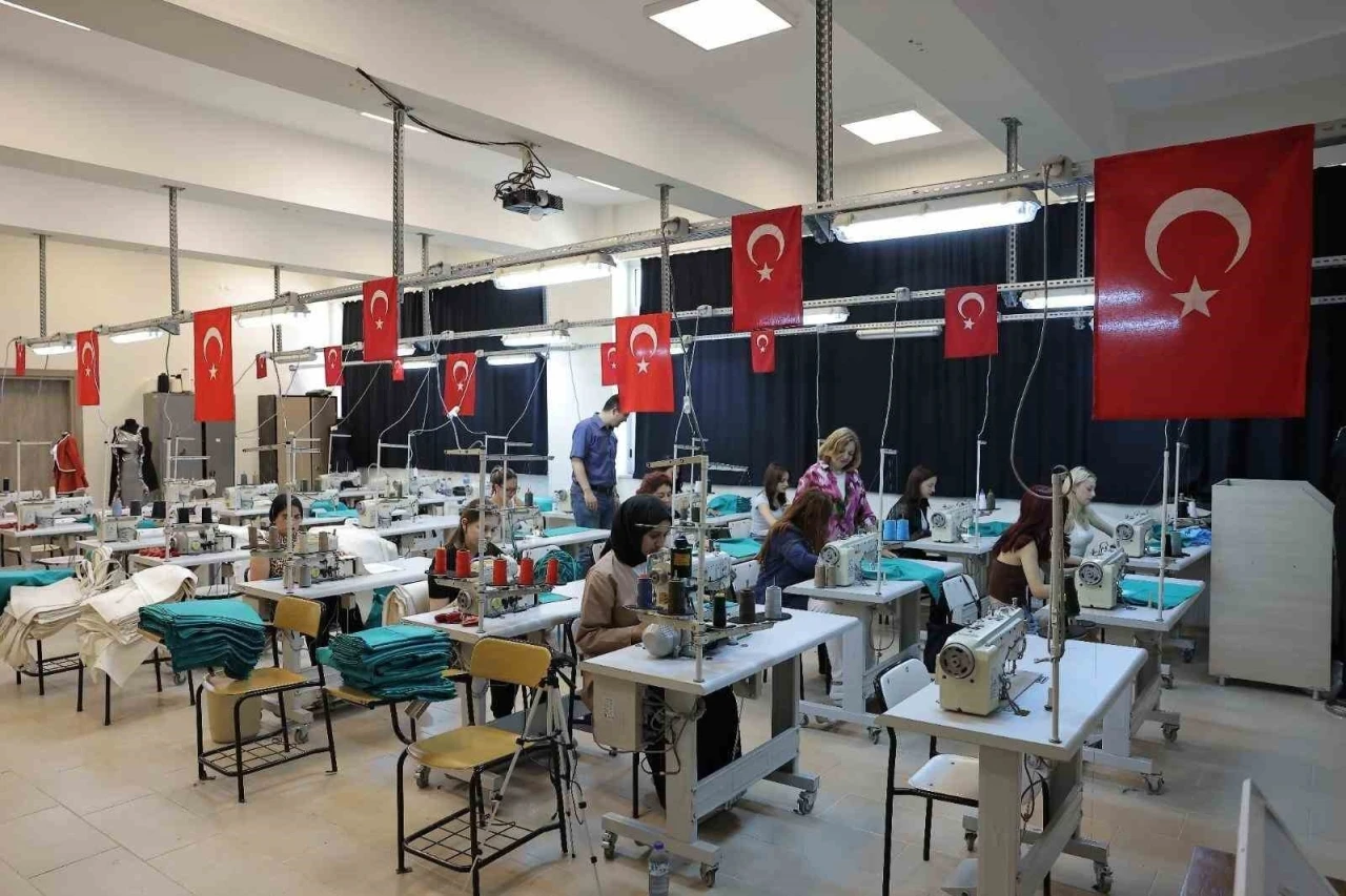 Ameliyathanelerin tekstil ürünleri üniversite öğrencilerinin elinden çıkıyor
