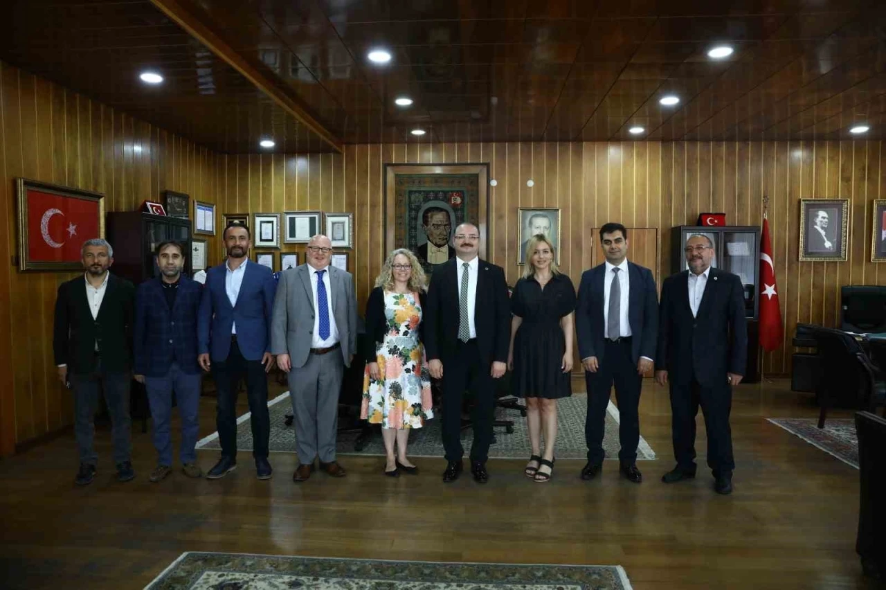 Amerikan dil köşesinin konuğu ABD eğitim ataşesi Silver oldu
