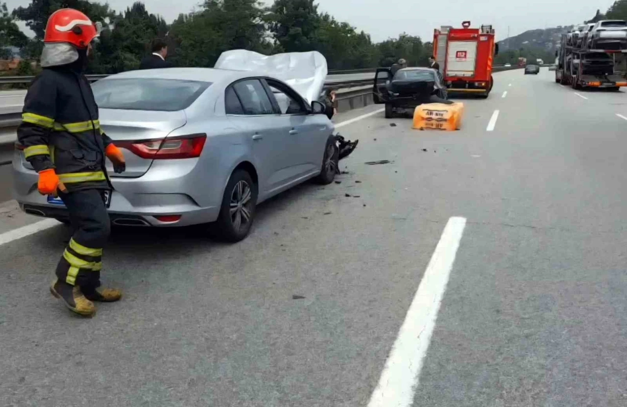 Anadolu Otoyolu’na düşen köpük zincirleme kazaya sebep oldu: 3 yaralı
