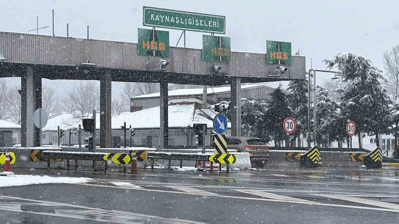 Anadolu otoyolunda kontroll&uuml; ge&ccedil;iş sağlanıyor
