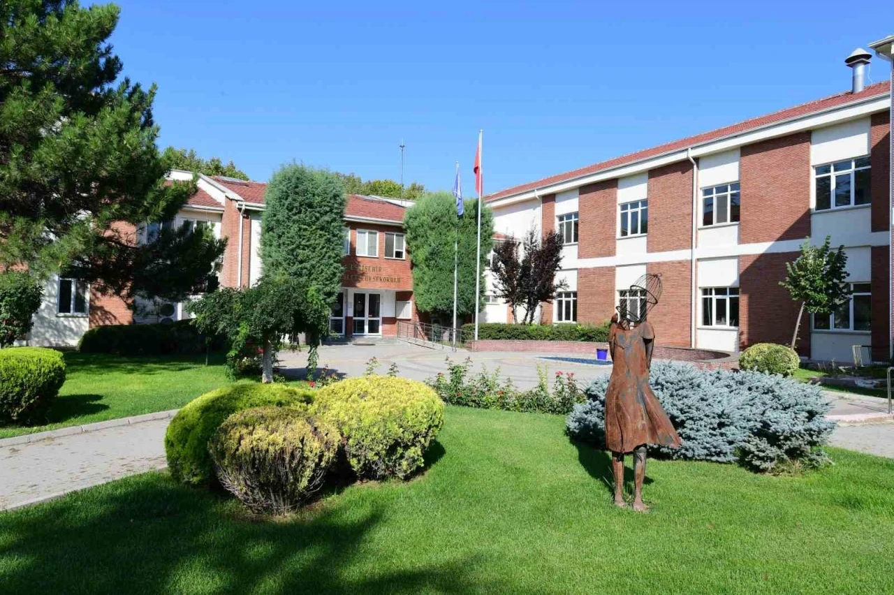 Anadolu Üniversitesi EMYO mezun istihdamında başı çekiyor
