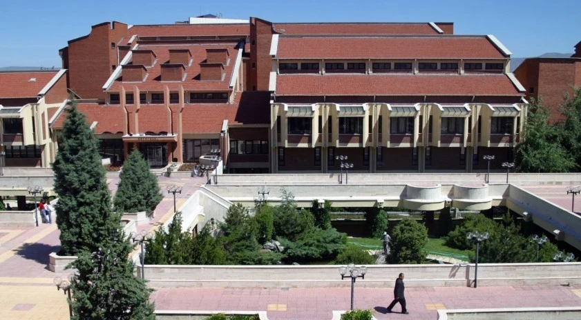 Anadolu Üniversitesi Kütüphanesi bilgiye açılan kapı olmayı sürdürüyor
