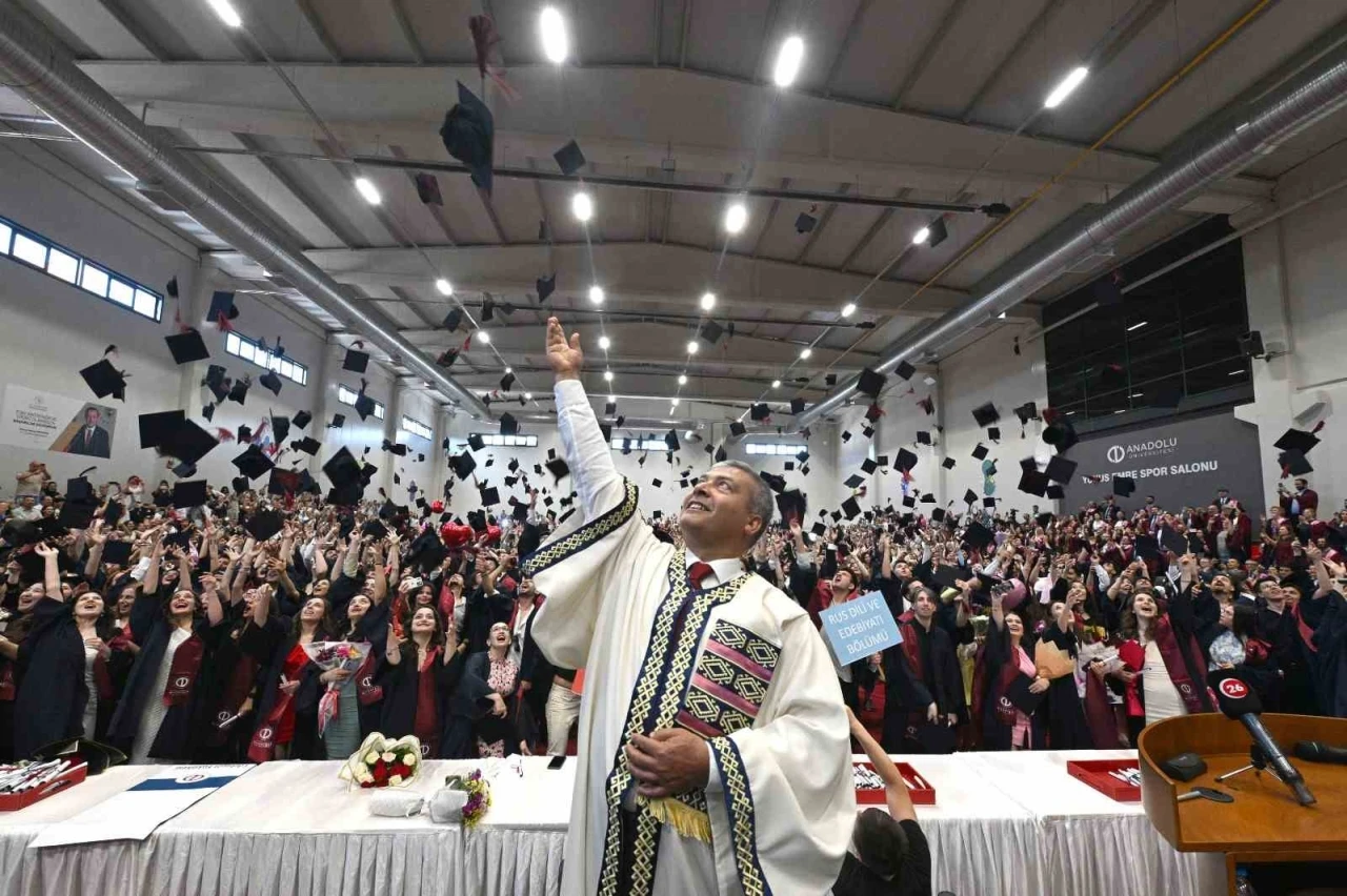 Anadolu Üniversitesi mezuniyet törenleri tüm hızıyla devam ediyor
