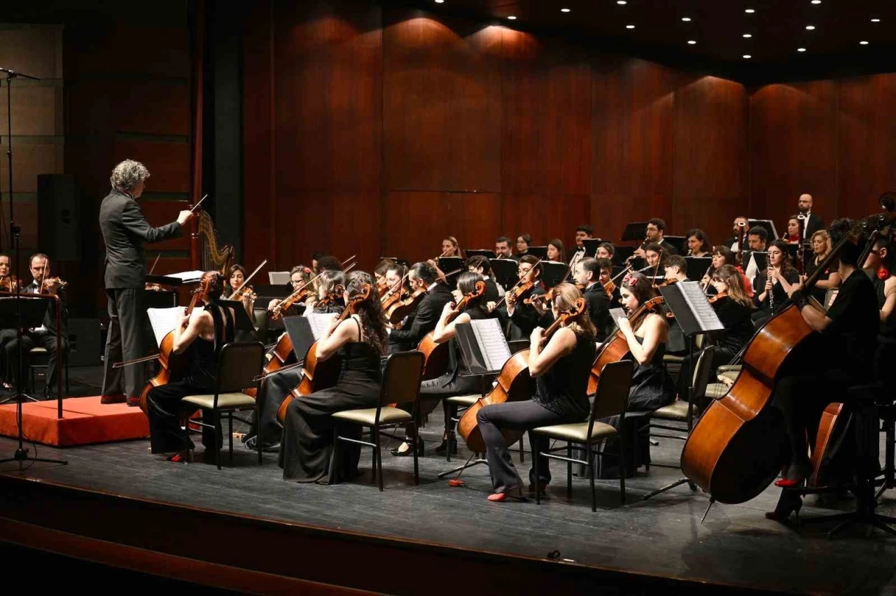 Anadolu &Uuml;niversitesi Senfoni Orkestrası&rsquo;ndan yeni yıl konseri
