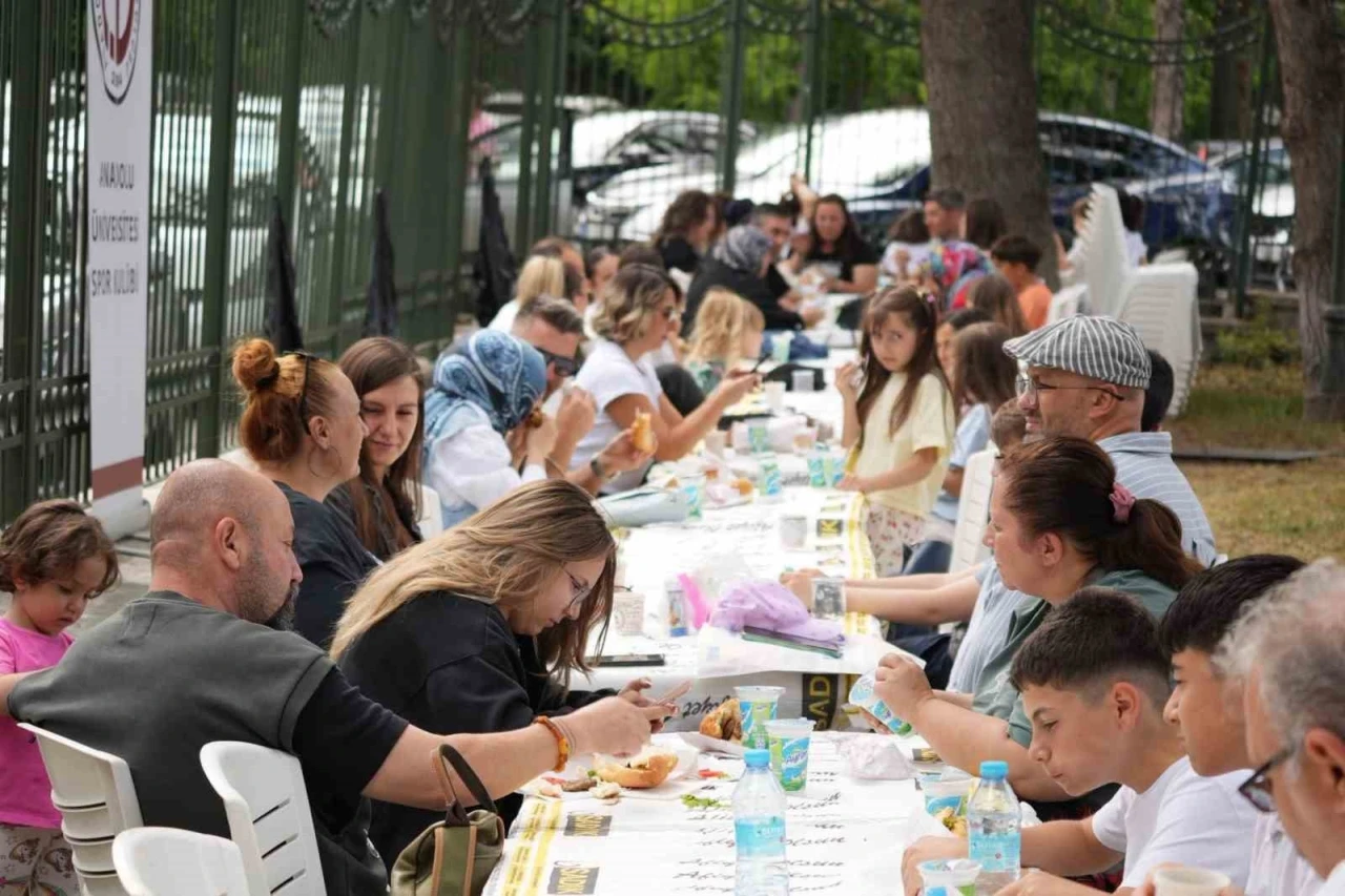 Anadolu &Uuml;niversitesi Spor Kul&uuml;b&uuml;, aile pikniğinde buluştu
