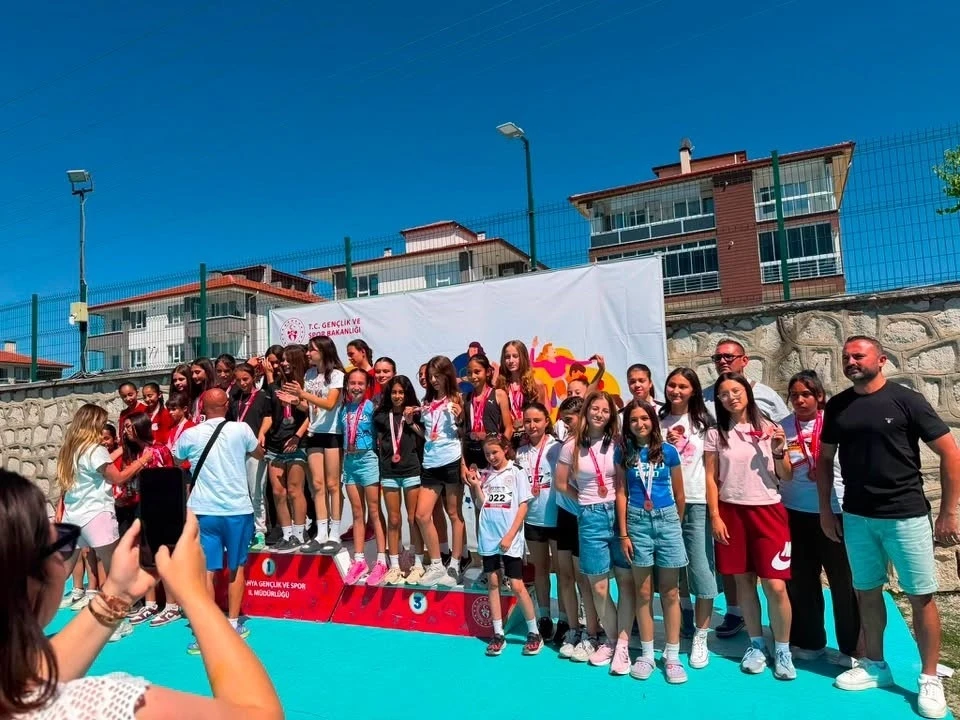 Anadolu Yıldızlar Ligi&rsquo;nde Bilecikli atletler yarı finale y&uuml;kseldi
