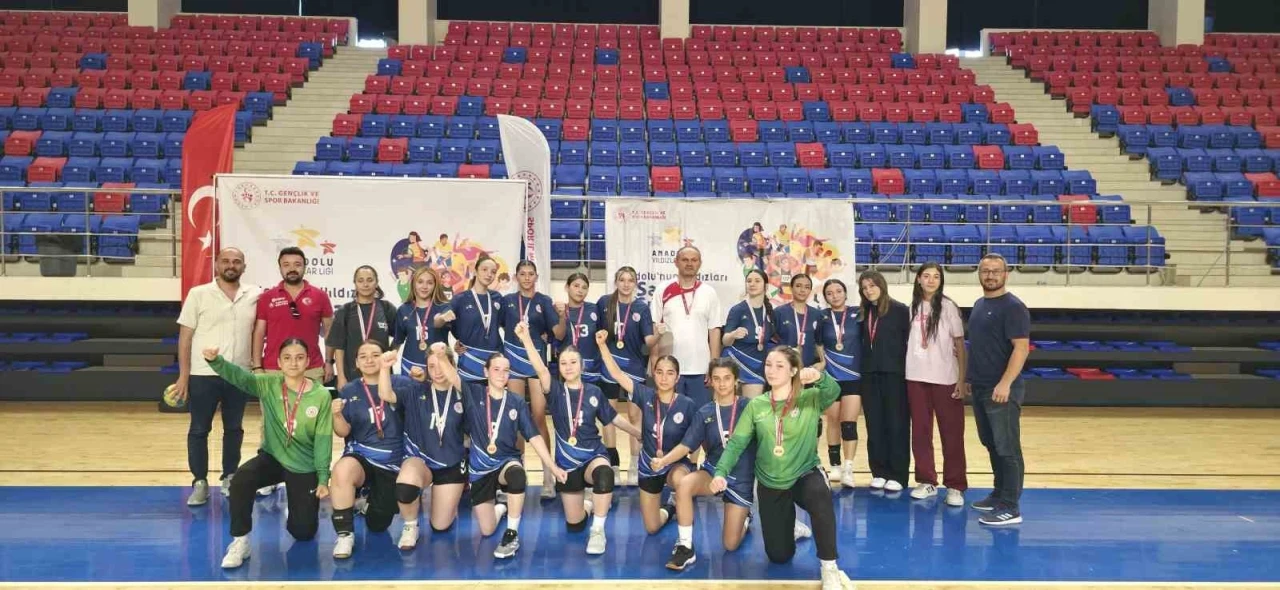 ANALİG hentbol m&uuml;sabakalarında T&uuml;rkiye Finalleri&rsquo;ne y&uuml;kselen takımlar belli oldu
