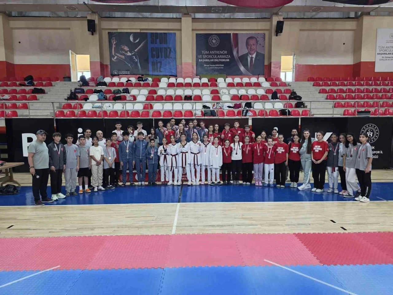 ANALİG Taekwondo İl Se&ccedil;meleri tamamlandı
