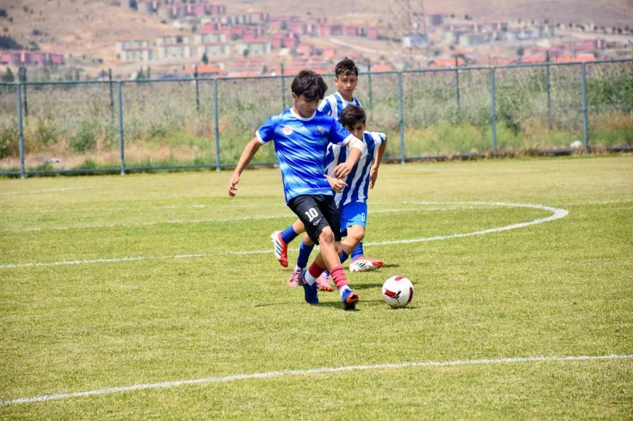 ANALİG Yıldızlar Futbol M&uuml;sabakaları Afyonkarahisar&rsquo;da başladı
