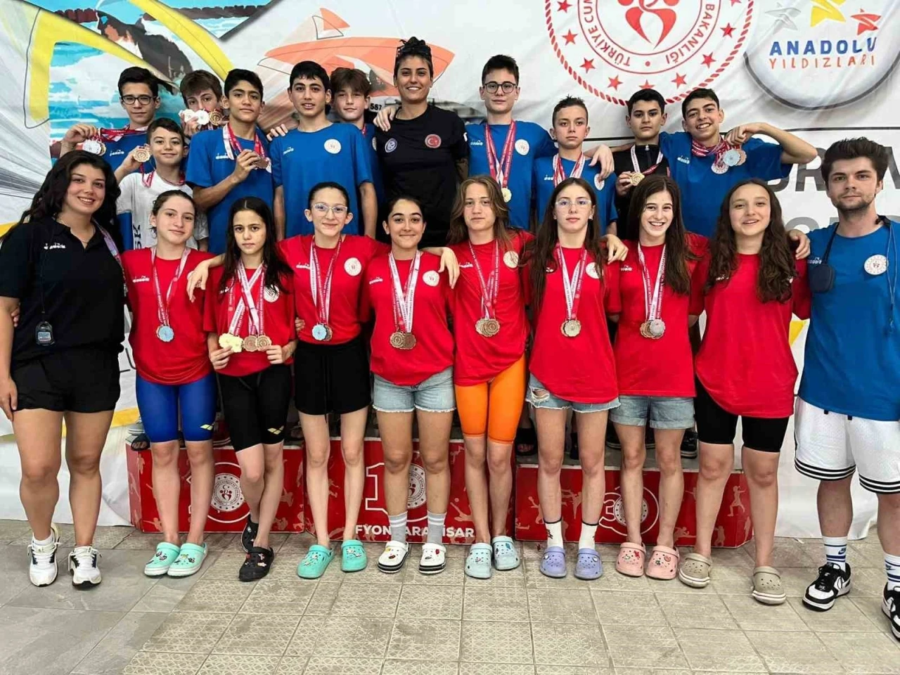 ANALİG Yüzme müsabakalarında Eskişehirli sporculardan büyük başarı
