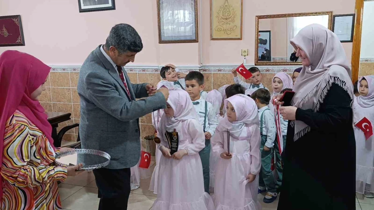 Anamur’da Kur’an ile tanışan minikler için program düzenlendi

