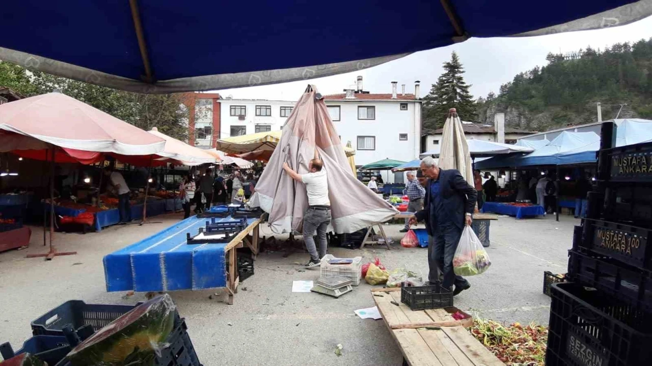 Aniden bastıran fırtına hayatı olumsuz etkiledi

