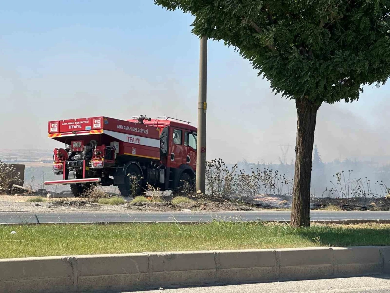 Anız yangını bahçeye sıçradı
