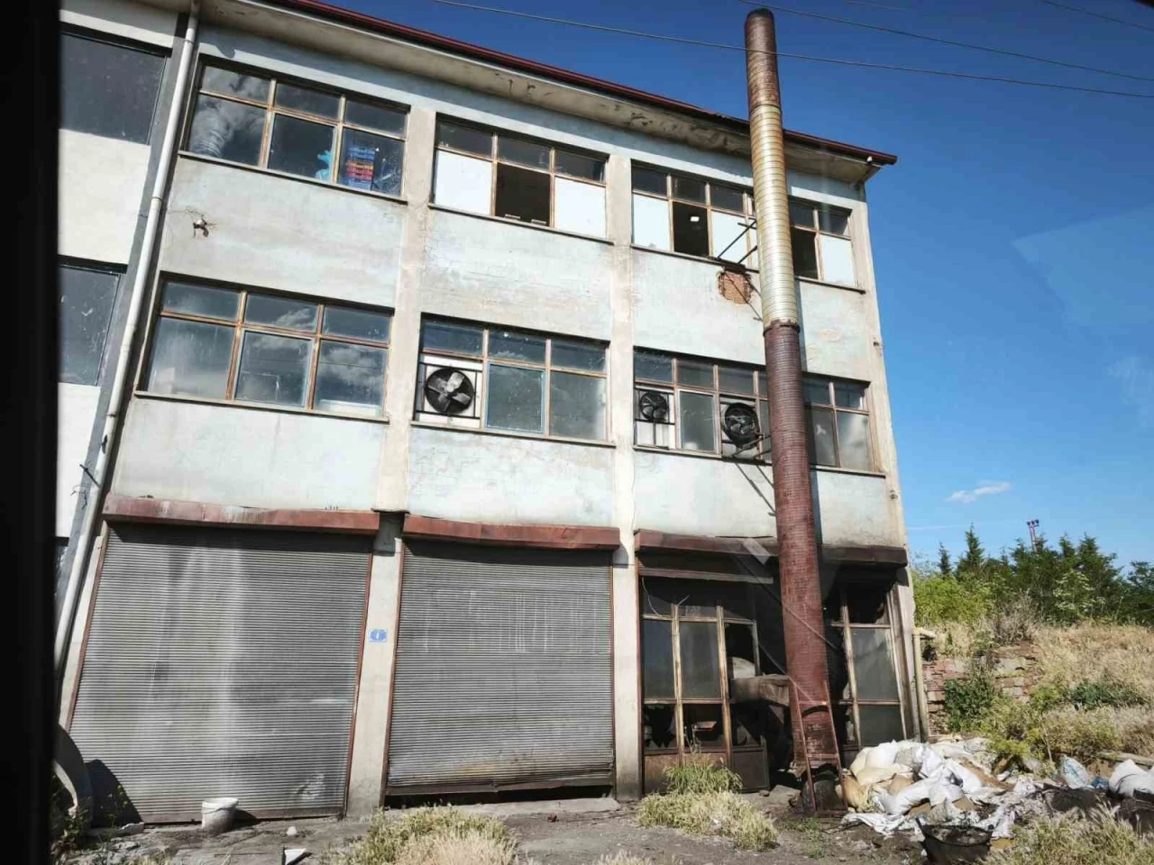 Ankara&rsquo;da 9 ton bozuk s&uuml;t ve s&uuml;t &uuml;r&uuml;n&uuml; ele ge&ccedil;irildi

