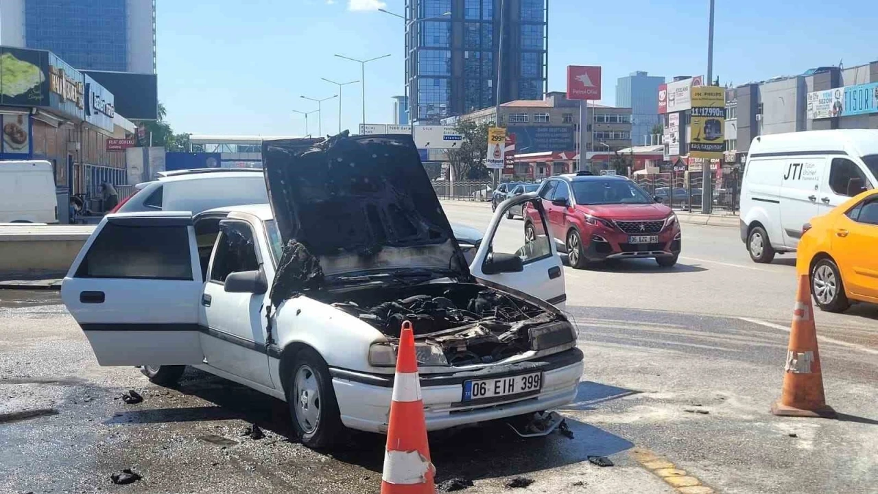 Ankara’da araç yangını paniğe neden oldu
