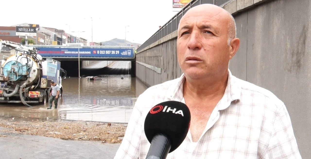 Ankara&rsquo;da aracını sel sularına kaptıran adam g&ouml;zyaşlarına hakim olmadı: "Arabam artık kullanılamaz halde, hala borcunu &ouml;d&uuml;yorum"
