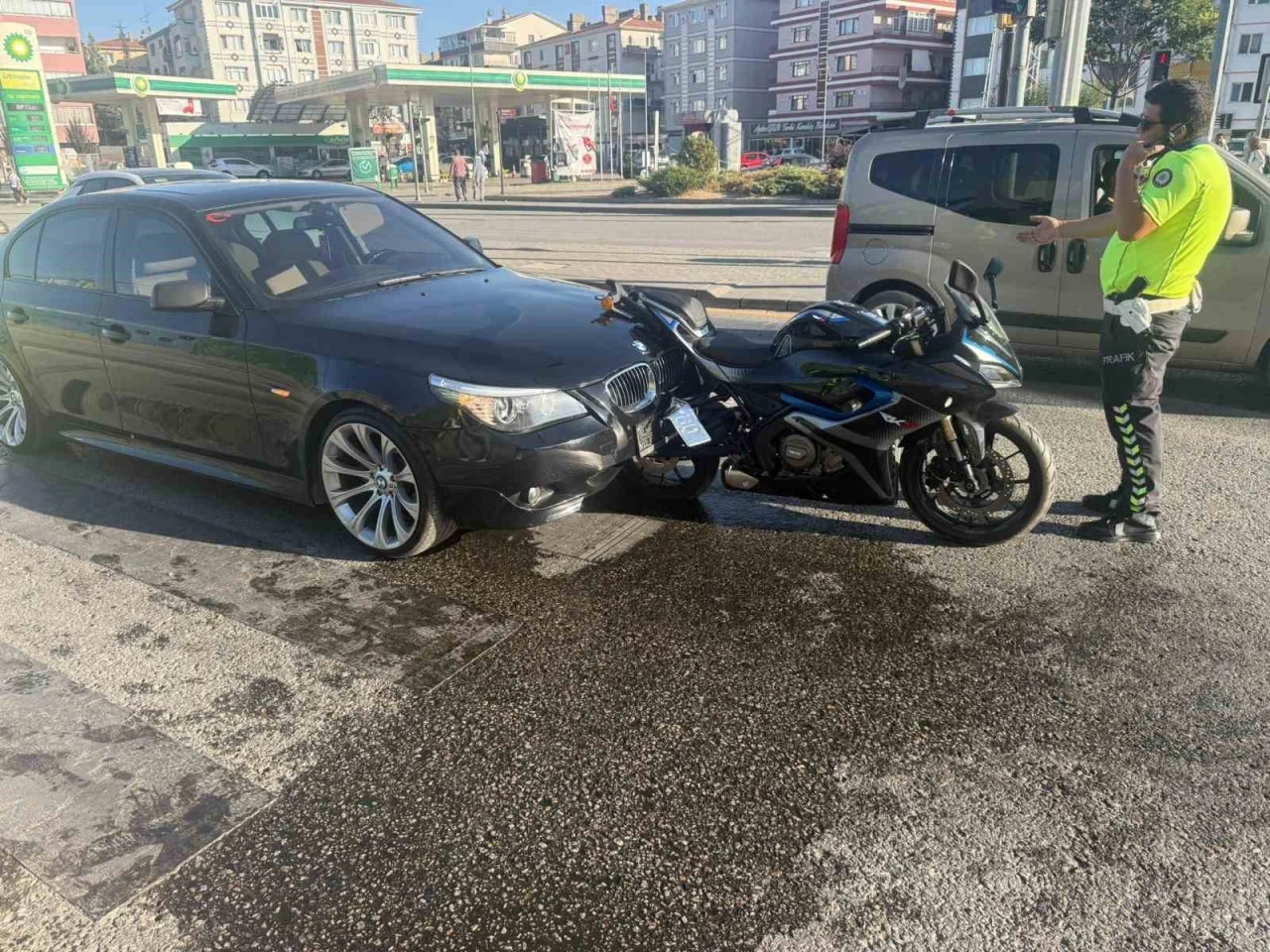 Ankara’da aynı noktada peş peşe trafik kazası meydana geldi

