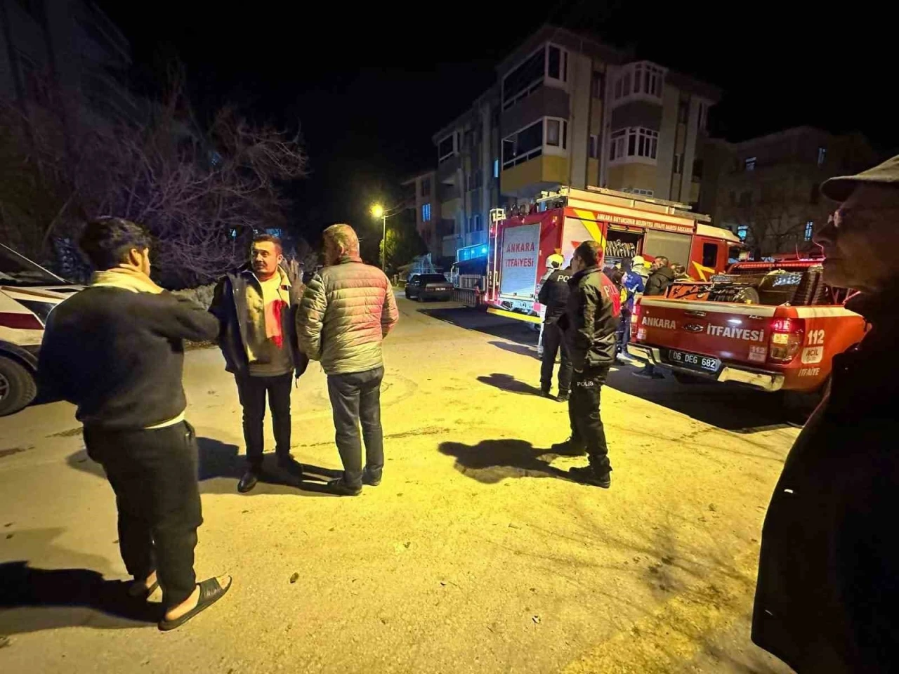 Ankara&rsquo;da bir binada &ccedil;ıkan baca yangını s&ouml;nd&uuml;r&uuml;ld&uuml;
