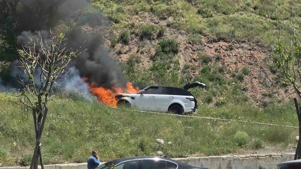 Ankara’da bir cip alev alev yandı
