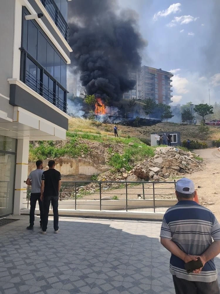 Ankara’da bir parkın 2 çocuk tarafından yakıldığı iddia edildi
